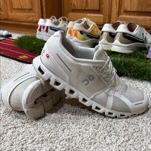 On Running Men's Cloud 5 Shoes Size 9.5